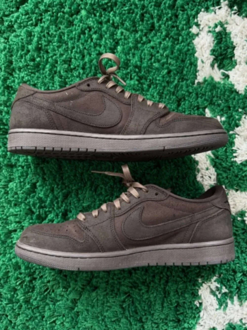 Jordan 1 Low OG x Travis Scott Velvet Brown